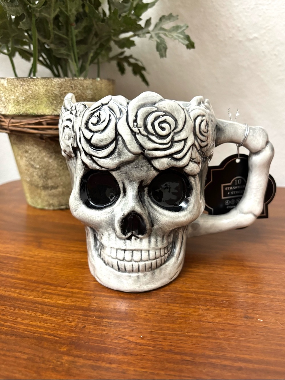 HALLOWEEN 3D GRINNING SKULL DECOR MUG CROWN OF ROSES GOTHIC MACABRE BONE HANDLE
